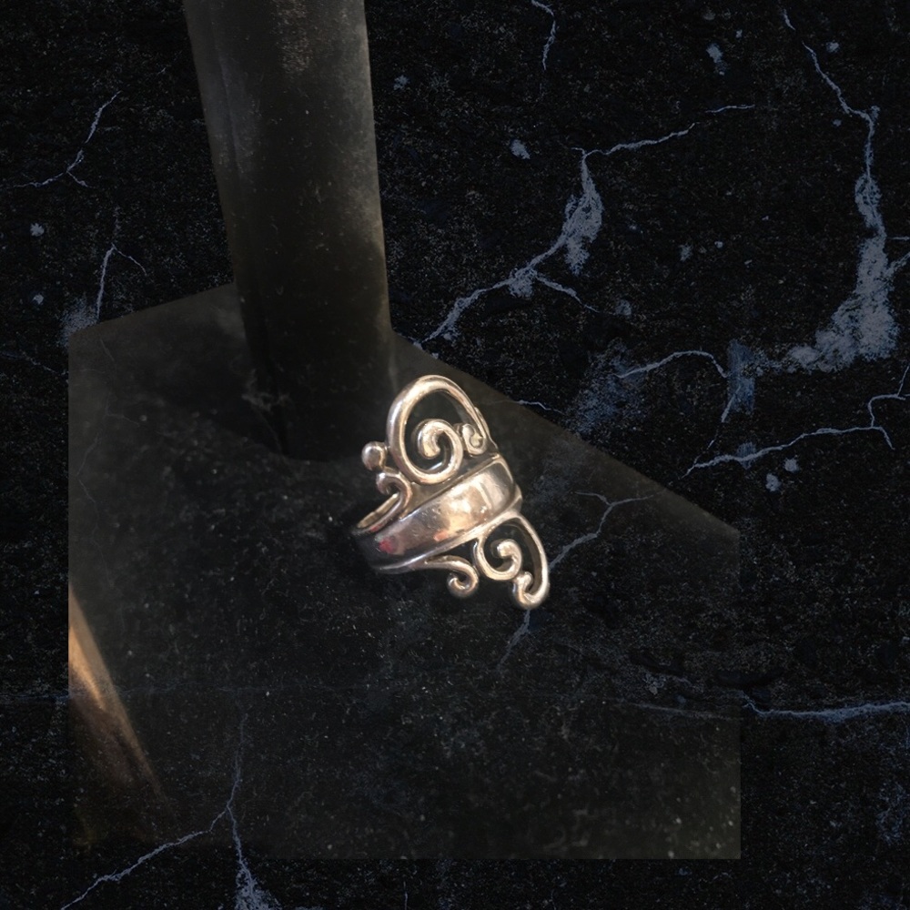 925 Stamped Sterling Silver Ring Size 8 - Picture 13 of 15